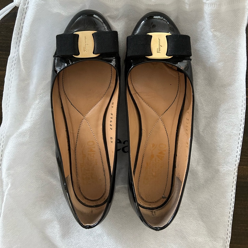 salvatore ferragamo black ballet flats w bow